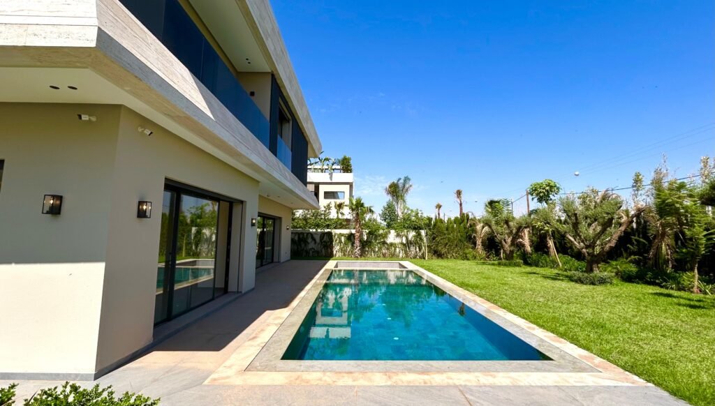 Villa Comtemporaine de Prestige a vendre a marrakech